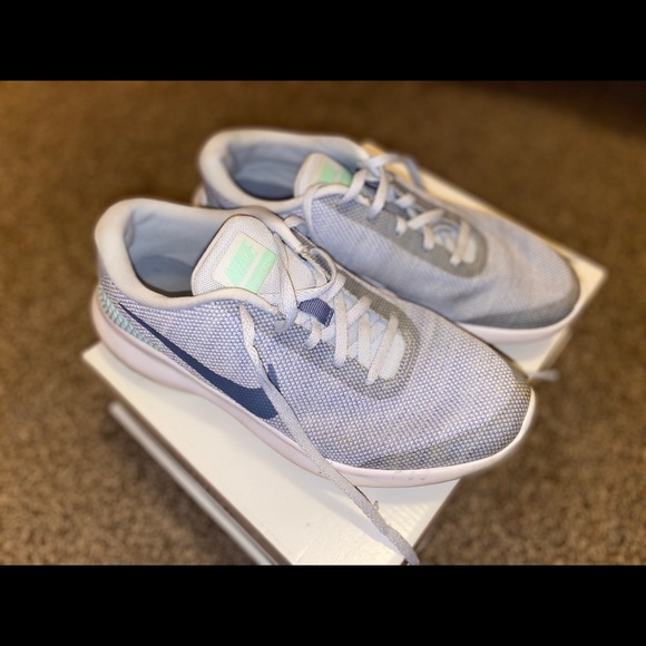 Nike FLEX running shoes dynamic heel design - Picture 6 of 9